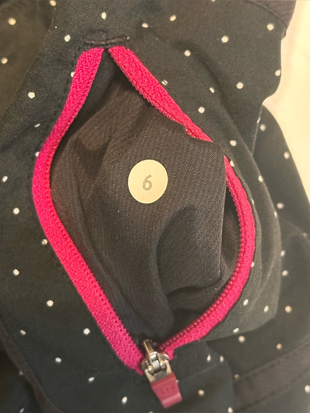 Retro Lululemon Tracker Short II 4” Sweet Spot Black Angel Wing Polka Dot Size 6 - Picture 4 of 9